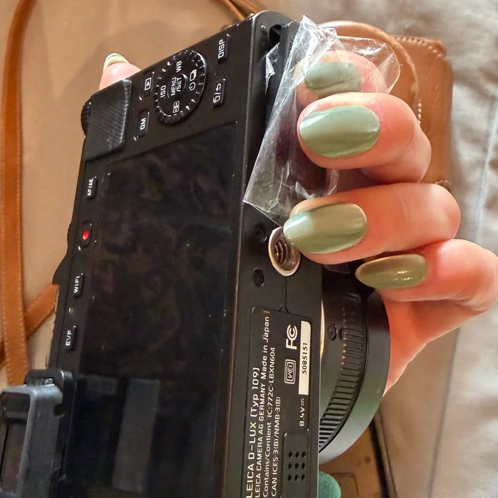 Leica D-Lux typ 109 with Brown Leather Case - Black/ Brown